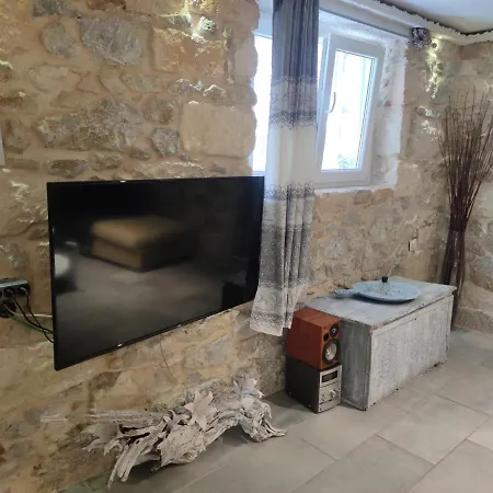 Stone House Apartment