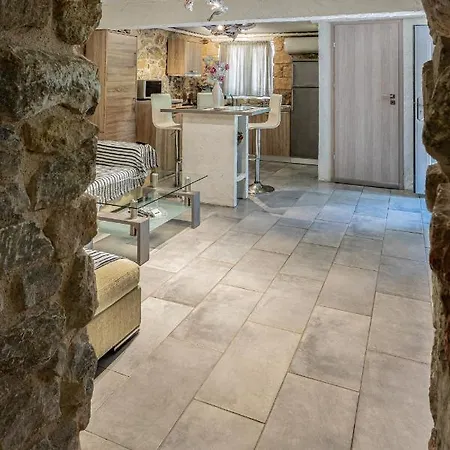 Stone House Apartment