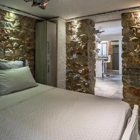 Stone House Apartment