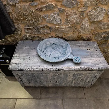 Stone House Apartment
