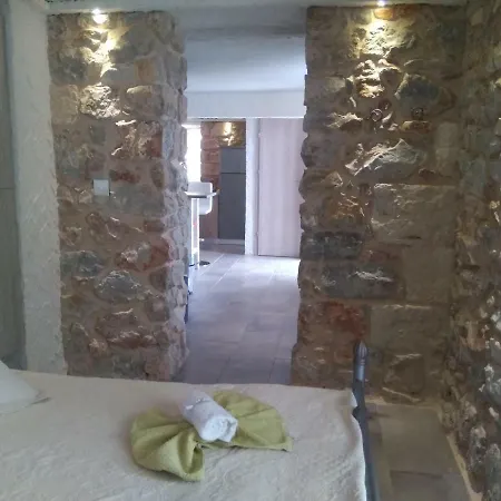 Stone House Apartment *