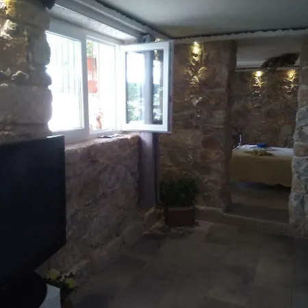 Stone House Apartment *